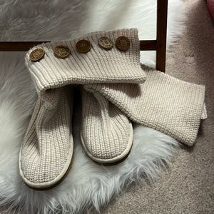 White knitted uggs